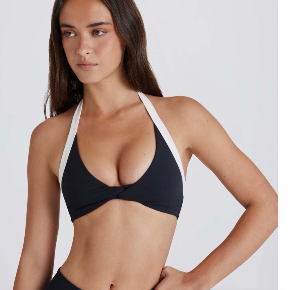 No + Tee Twist-Front Halterneck Sports Bra